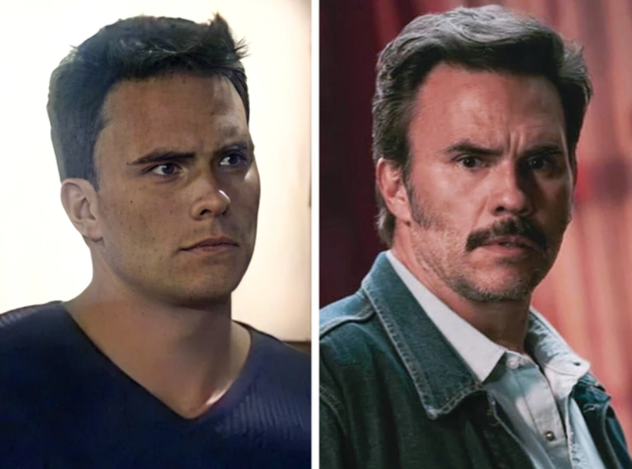 Dvojportrét dvoch mužov, jeden v tričku a druhý s fúzmi v košeli a bunde, pozadie rozostrené.