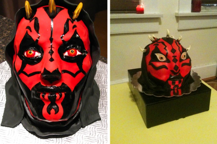 Dve torty inšpirované postavou so špičatými rohmi a červenou tvárou, detailne zdobené pre tematickú oslavu.