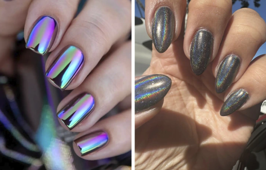 Dvakrát rôzne farebné holografické nechty s lesklým efektom, zavesené na dvoch odlišných tvaroch.