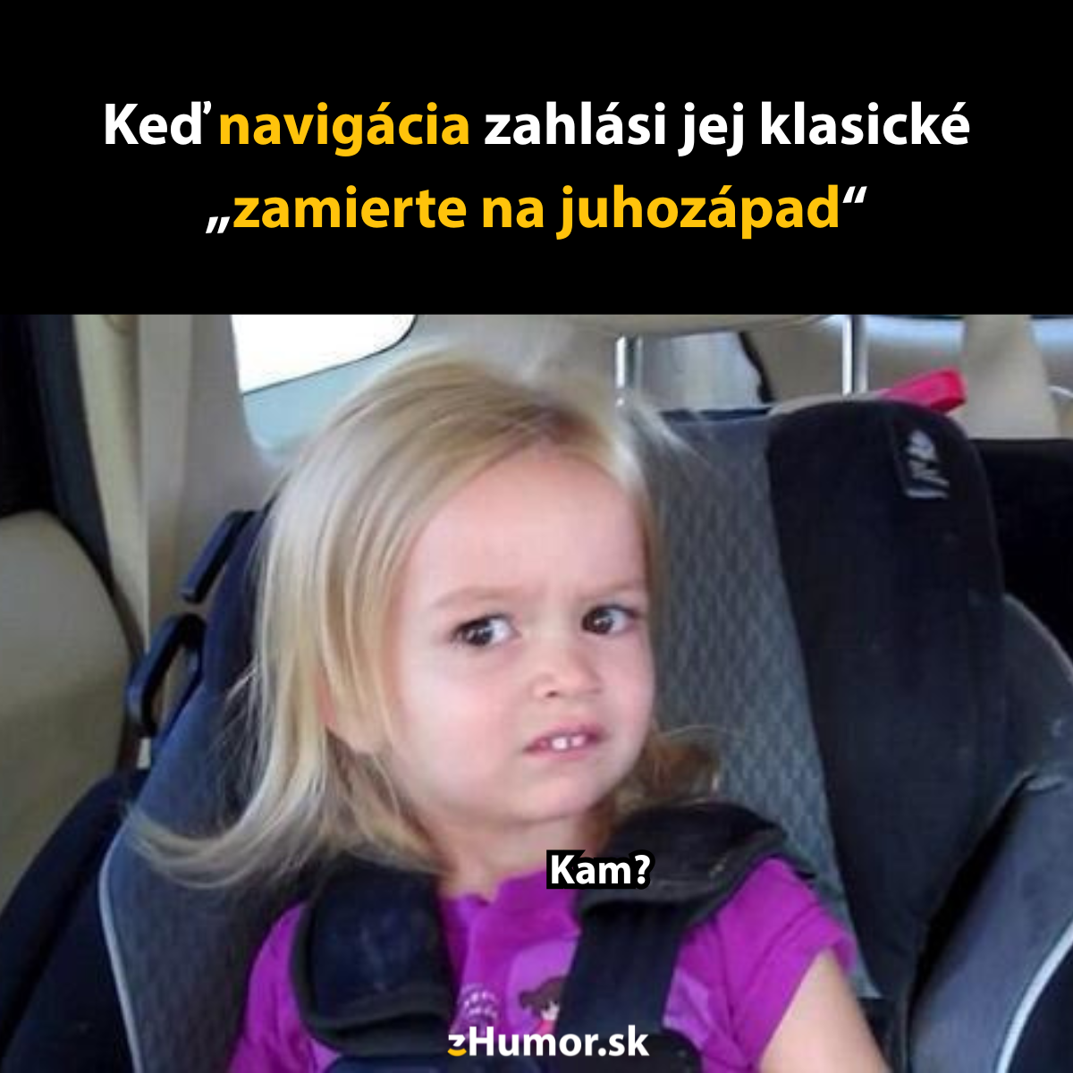 Dievčatko v autosedačke s nedôverčivým výrazom, keď GPS zahlási nejasný smer.