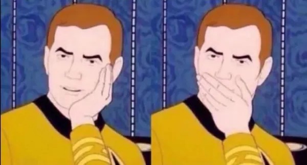 Animovaná postava v žltej uniforme premýšľa a prekvapene si zakrýva ústa rukou.