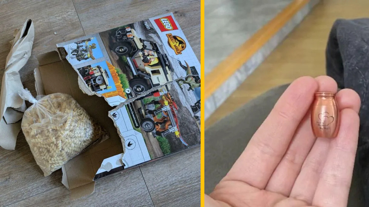 Poškodená krabica s LEGO setom, namiesto dielikov nájdený sáčok a malá medená urna v ruke.