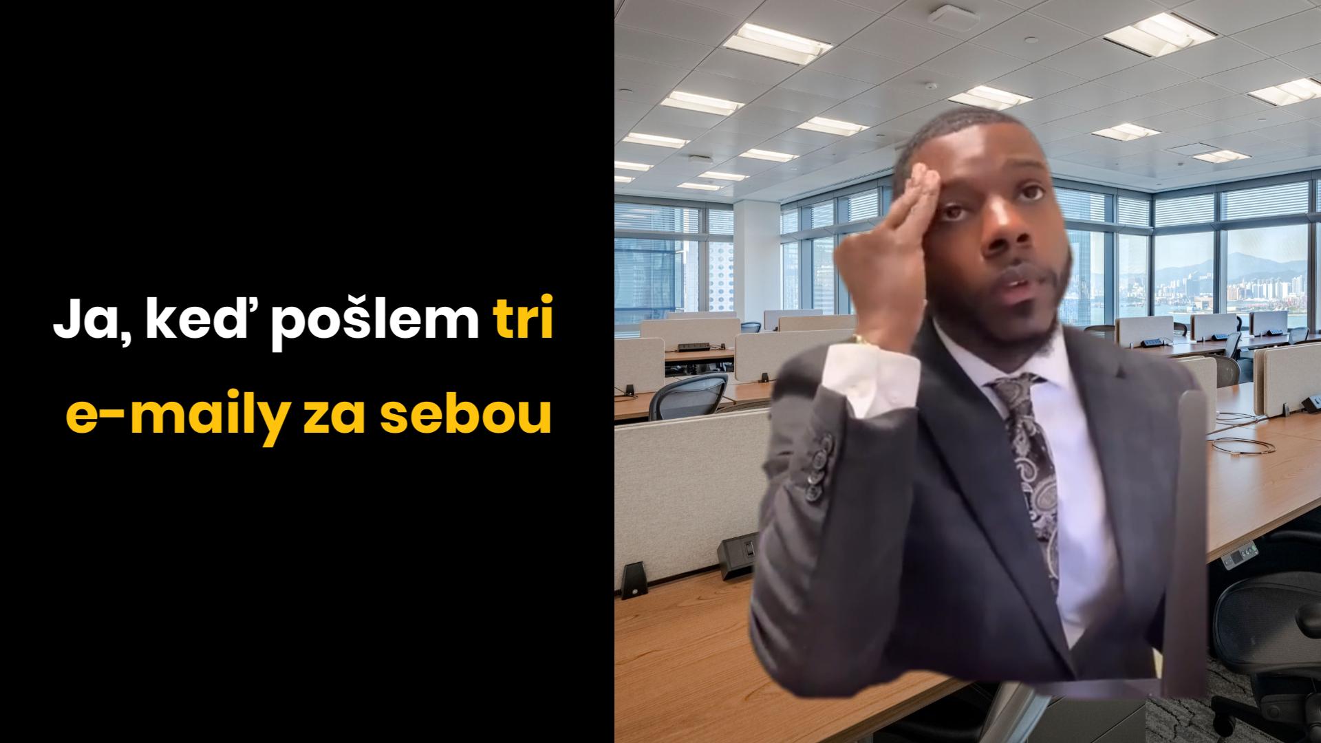 Muž v obleku v kancelárii s textom Ja, keď pošlem tri e-maily za sebou.