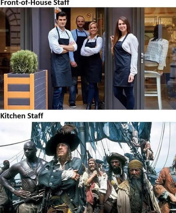 Predný tím v reštaurácii a kuchynský personál znázornený ako piráti na lodi.