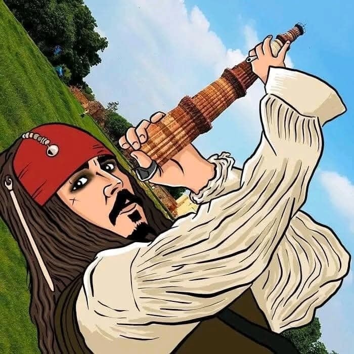 Kreslený pirát s ďalekohľadom v ruke hľadí na oblohu s trávou v pozadí.