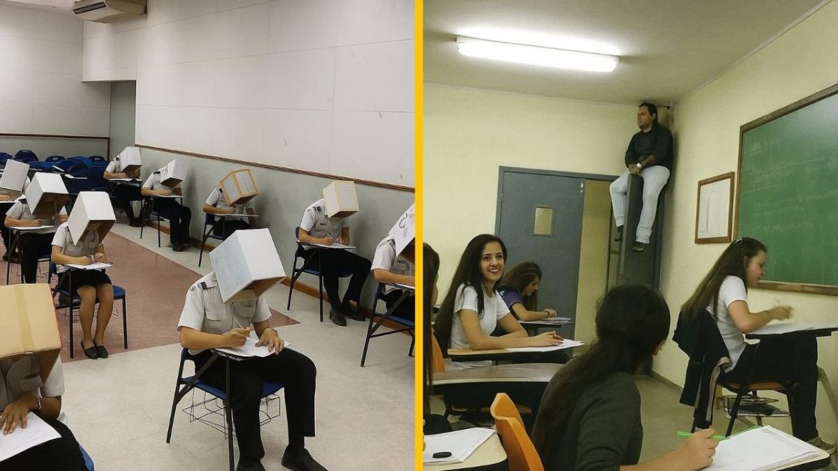 Študenti v triede s krabicami na hlavách počas testu, učiteľ sleduje z výšky. Nezvyčajná protipodvodová metóda.