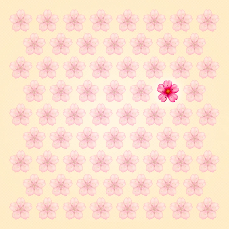 Ružová kvetina v strede vzoru svetlejších kvetov na béžovom pozadí. Výrazne vyniká svojou sýtejšou farbou.