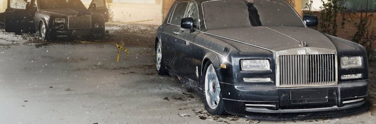 Luxusné autá pokryté prachom v opustenom prostredí, symbol zanedbanej elegancie.