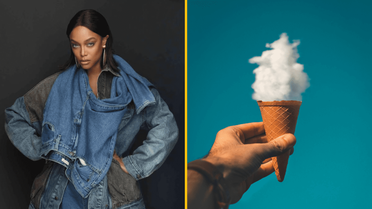Modelka v riflovom oblečení a ruka držiaca zmrzlinový kornútok s oblakom namiesto zmrzliny na modrom pozadí.