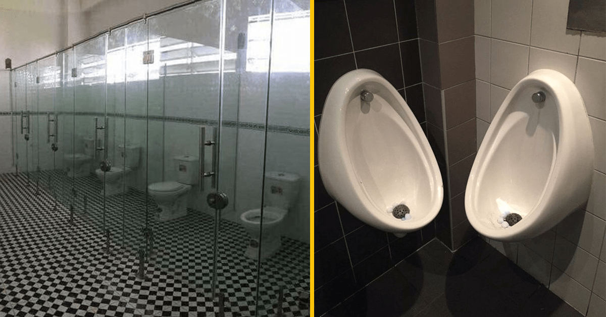 Verejné toalety: nezvyčajné priehľadné kabíny a pisoáre v čiernobielej farebnej schéme.