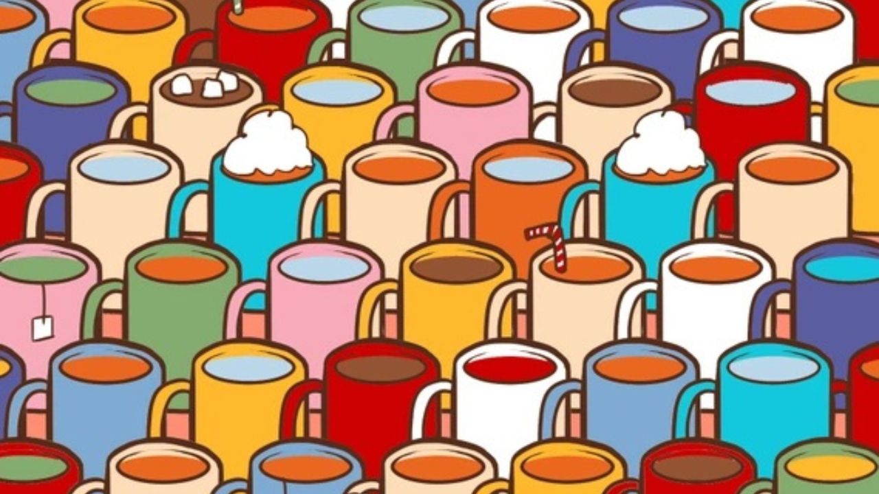 Viacfarebné hrnčeky naplnené rôznymi nápojmi, niektoré s cukrom alebo slamkou, na bielom pozadí.