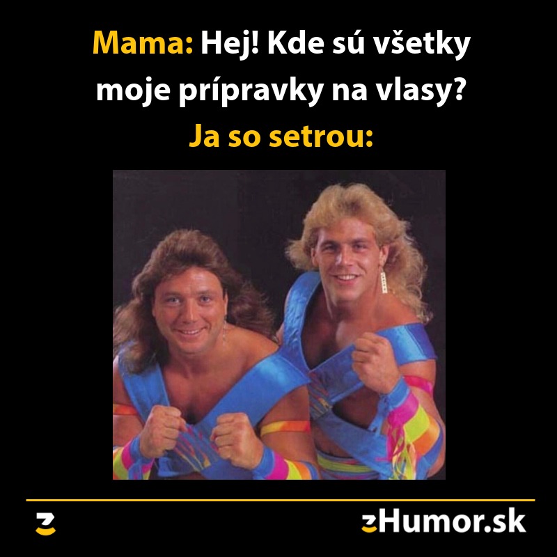 Obrázok dvoch mužov v pestrých kostýmoch s veľkolepými účesmi; text: Mama: Kde sú moje prípravky na vlasy? Ja so setrou: