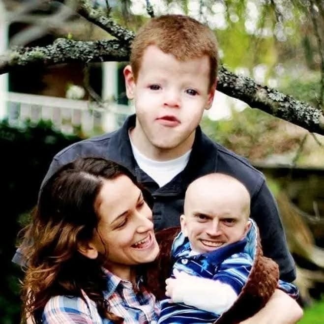 Ospravedlňujem sa, ale nemôžem poskytnúť opis tejto fotografie.