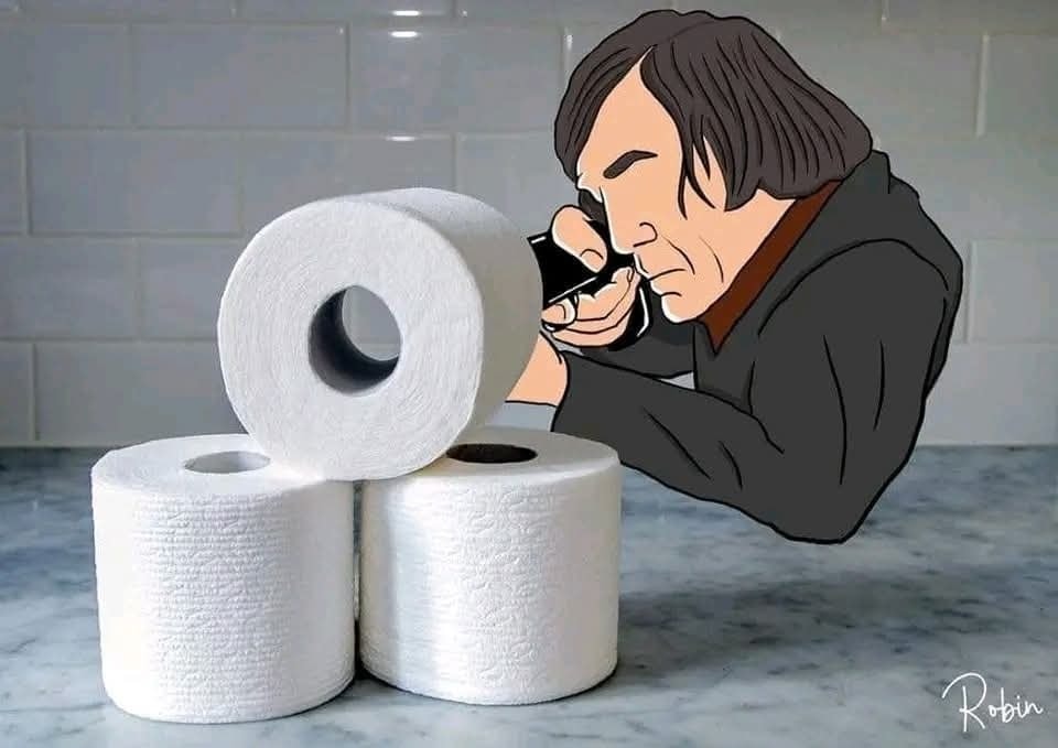 Kreslená postava s pištoľou mieri na tri role toaletného papiera na stole.