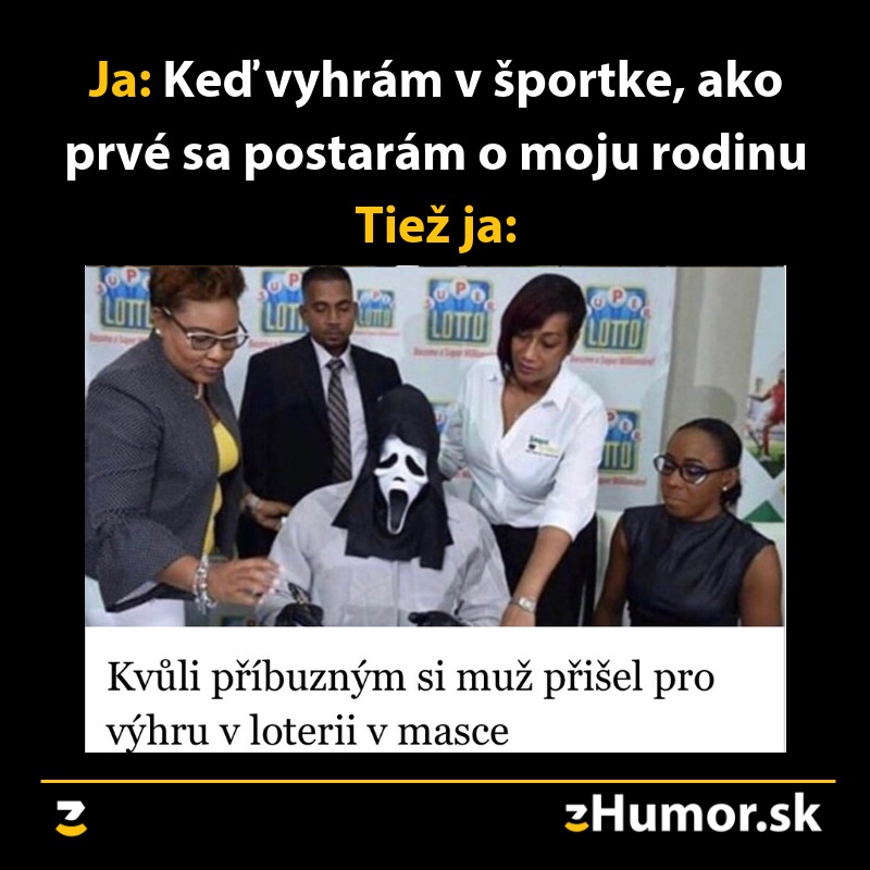 Muž v maske prijíma výhru v lotérii, aby skryl identitu pred verejnosťou, zatiaľ čo ho obklopujú pracovníci lotérie.