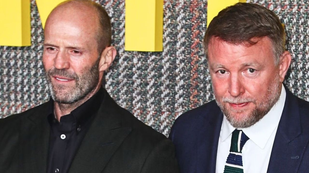 Prepáč, neviem identifikovať osoby na obrázku. Skús však poskytnúť viac podrobností, aby som mohol vytvoriť tvoj alternatívny text.