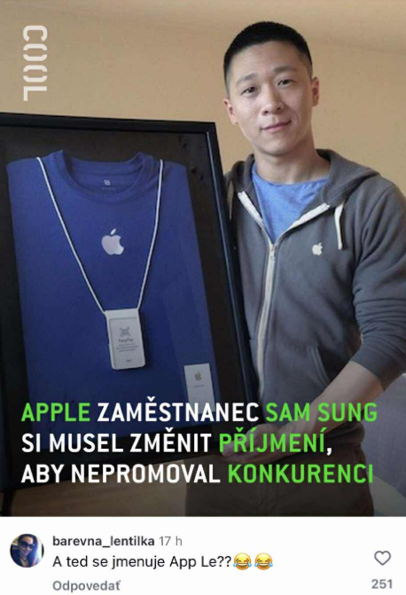 Apple zamestnanec s menom Sam Sung ukazuje svoju pracovnú uniformu.
