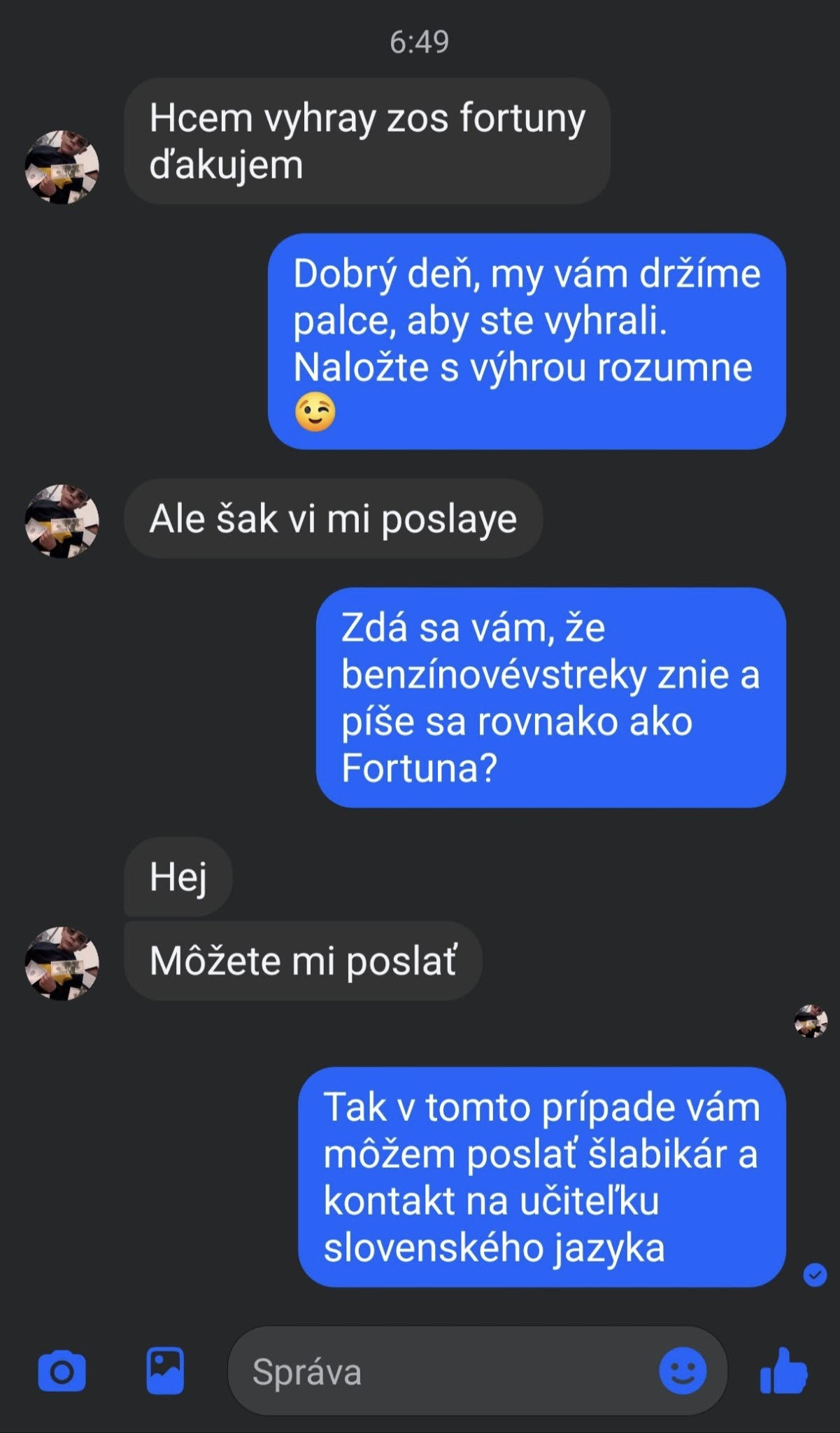Konverzácia o výhre a gramatických chybách, s návrhom poslať šlabikár učiteľky slovenčiny.