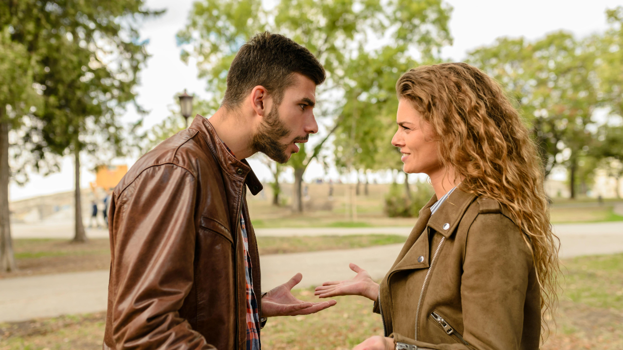 Manžel bol nútený odškodniť bývalú manželku za to, ako ju mal nazvanú v telefóne