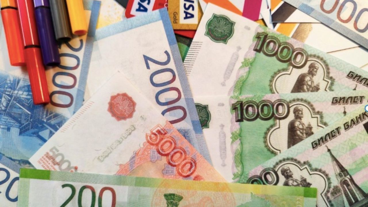 Robotník dostal výplaty všetkých svojich kolegov: Odmietol vrátiť peniaze