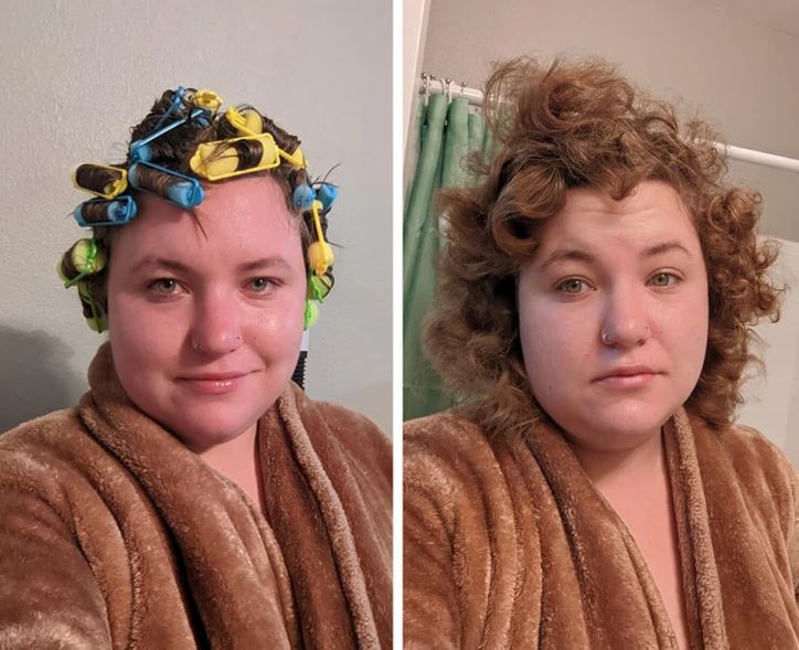 Osoba pred a po použití natáčok na vlasy; zmena účesu z rovného na kučeravý v kúpeľni.