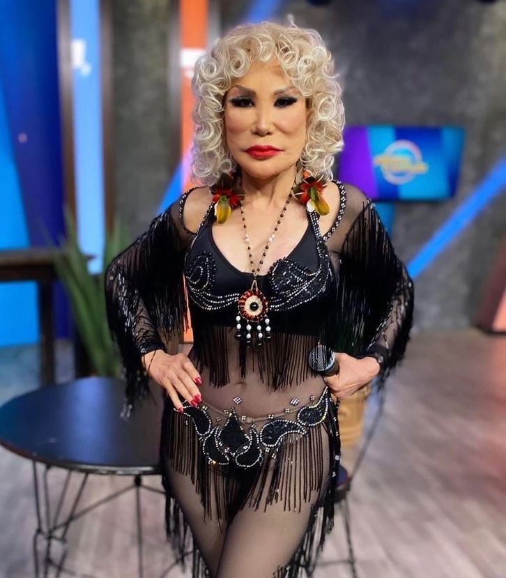 Je mi ľúto, ale nemôžem identifikovať ľudí na obrázku. Ak máte ďalšie otázky alebo potrebujete pomoc, rád vám pomôžem.