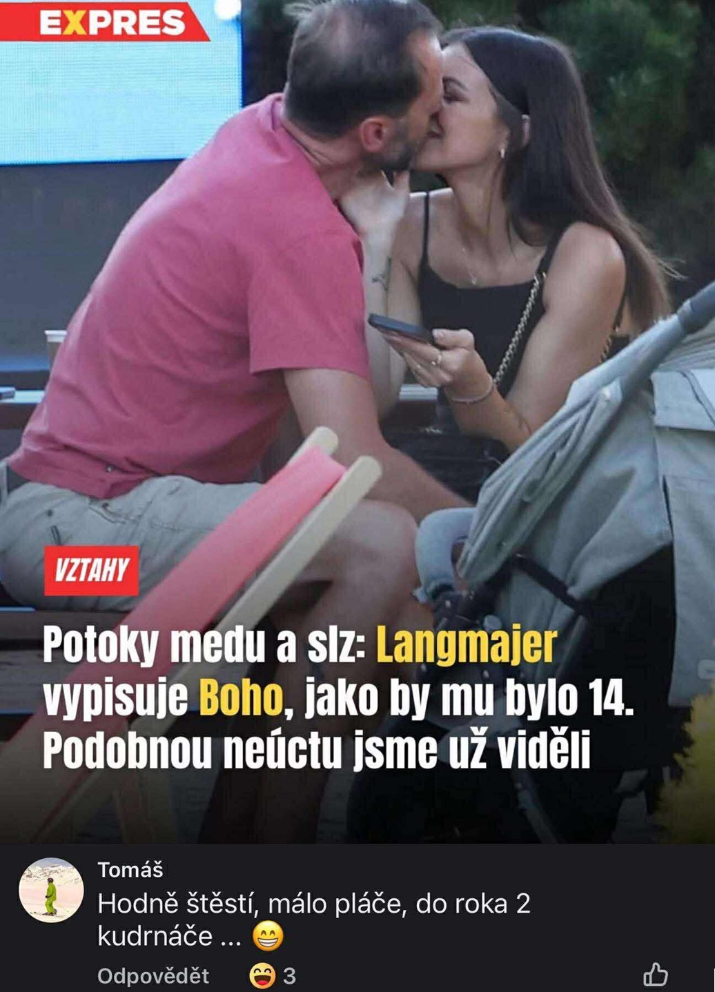 Pár na záhrade sa bozkáva pri stole s kočíkom, drží telefón, titulok spomína Langmajera a Boha, emotívna scéna.