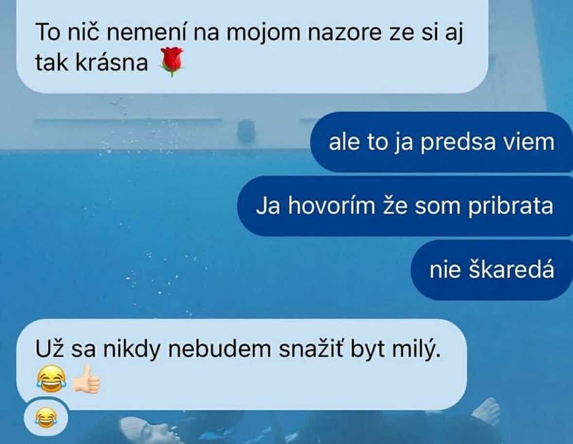 Vtipná textová konverzácia o komplimente a sebavedomí s humorným záverom.