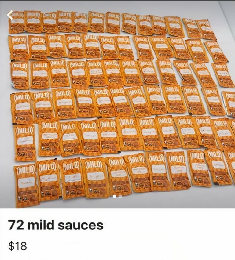 Balíčky jemnej omáčky usporiadané na stole, celkom 72 kusov, cena 18 USD.