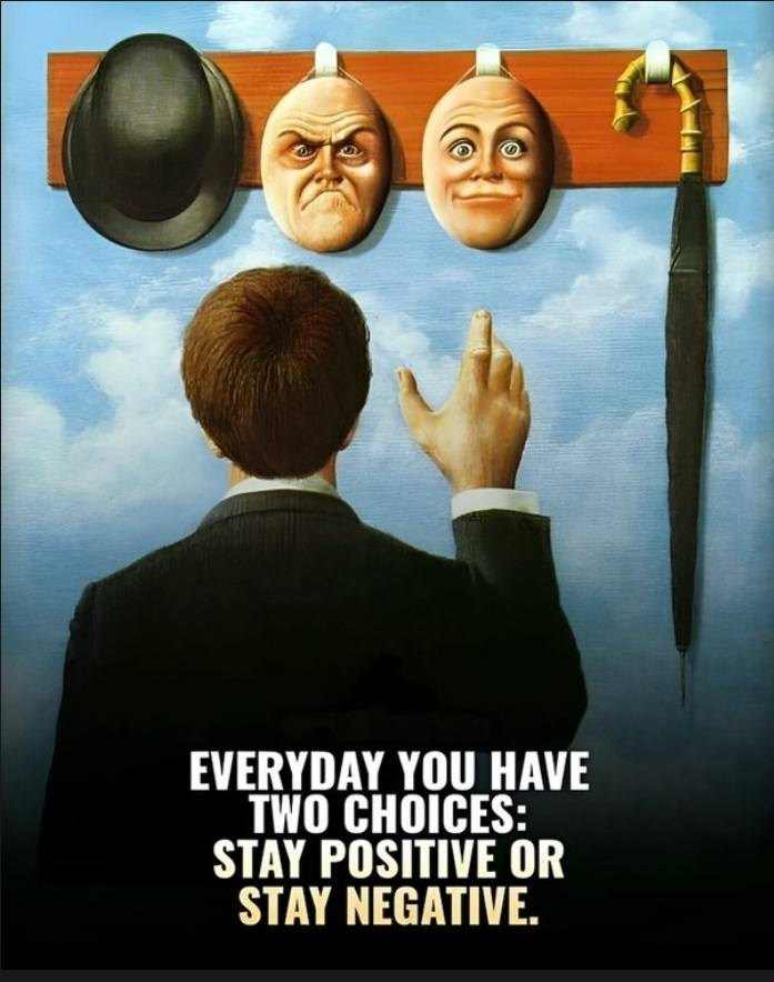 Muž vyberá medzi dvoma výrazmi tváre, naznačujúci voľbu medzi pozitívnym a negatívnym postojom života.