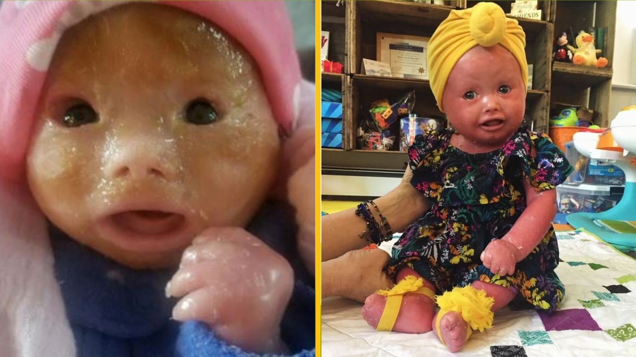 Neznáme dieťa v pestrých šatách a klobúku, sedí na deke v interiéri, okolité prostredie plné detských hračiek.