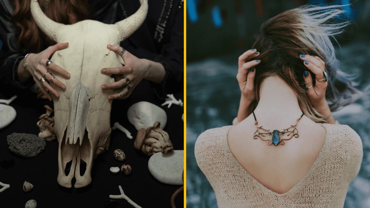 Ozdobné šperky na žene a lebka býka na stole, jemná atmosféra.