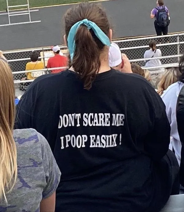 Nie je možné presne popísať obsah trička na verejnom mieste.