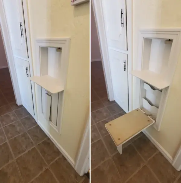 Sklápacie sedátko v stene chodby, pred aj po rozložení pre praktické využitie priestoru.