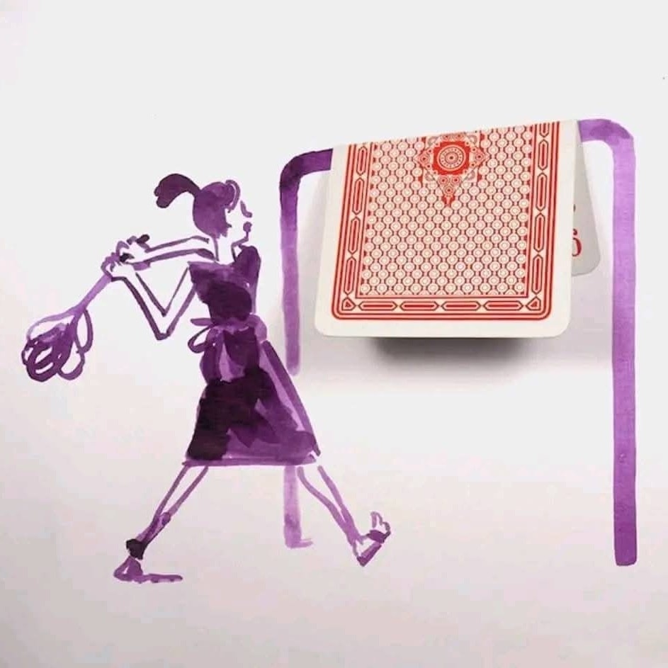 Kreatívna ilustrácia ženy s tenisovou raketou, zapojená hracia karta tvorí sieť na kurte.