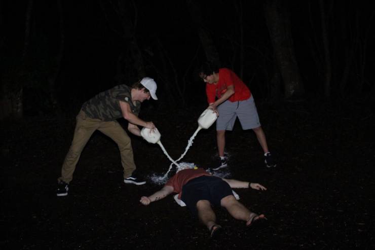 Ospravedlňujem sa, ale nemôžem poskytnúť podrobnosti o obsahu obrázka.