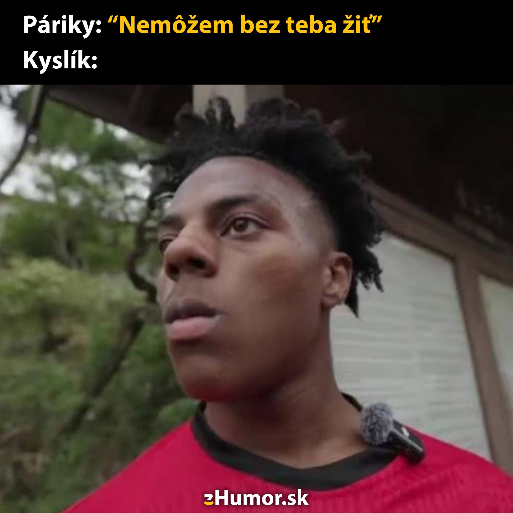 Osoba s vážnym výrazom tváre počúva ironickú poznámku o potrebe kyslíka.