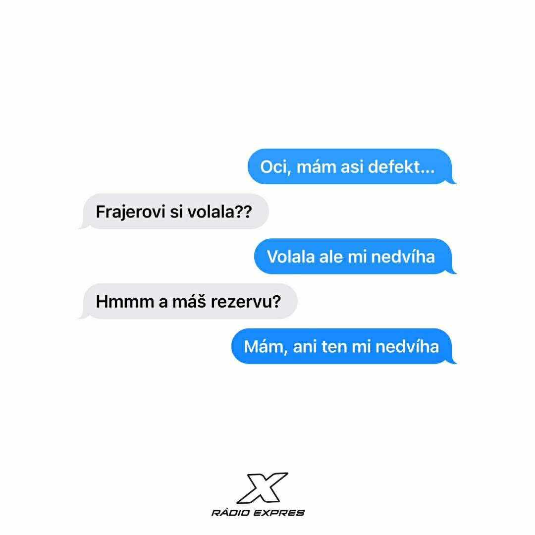 Textová konverzácia o defekte na autě, vtipná reakcia o nedvižnej rezerve.