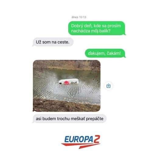 Kuriér DPD vo vode, komická konverzácia o oneskorení doručenia balíka s logom Europa 2.