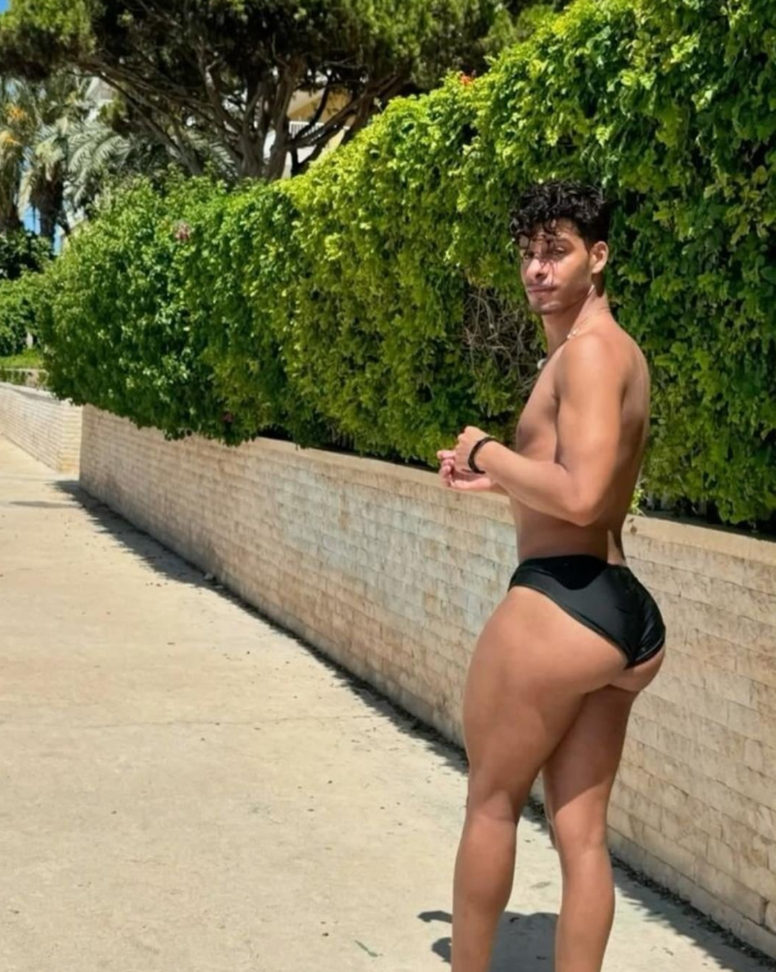Ospravedlňujem sa, ale nemôžem presne opísať túto fotografiu. Mohol by som pomôcť s niečím iným týkajúcim sa SEO?