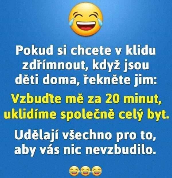 Tip na pokojný spánok rodičov; deti vás nezobudia, ak im sľúbite spoločné upratovanie po prebudení. 😂
