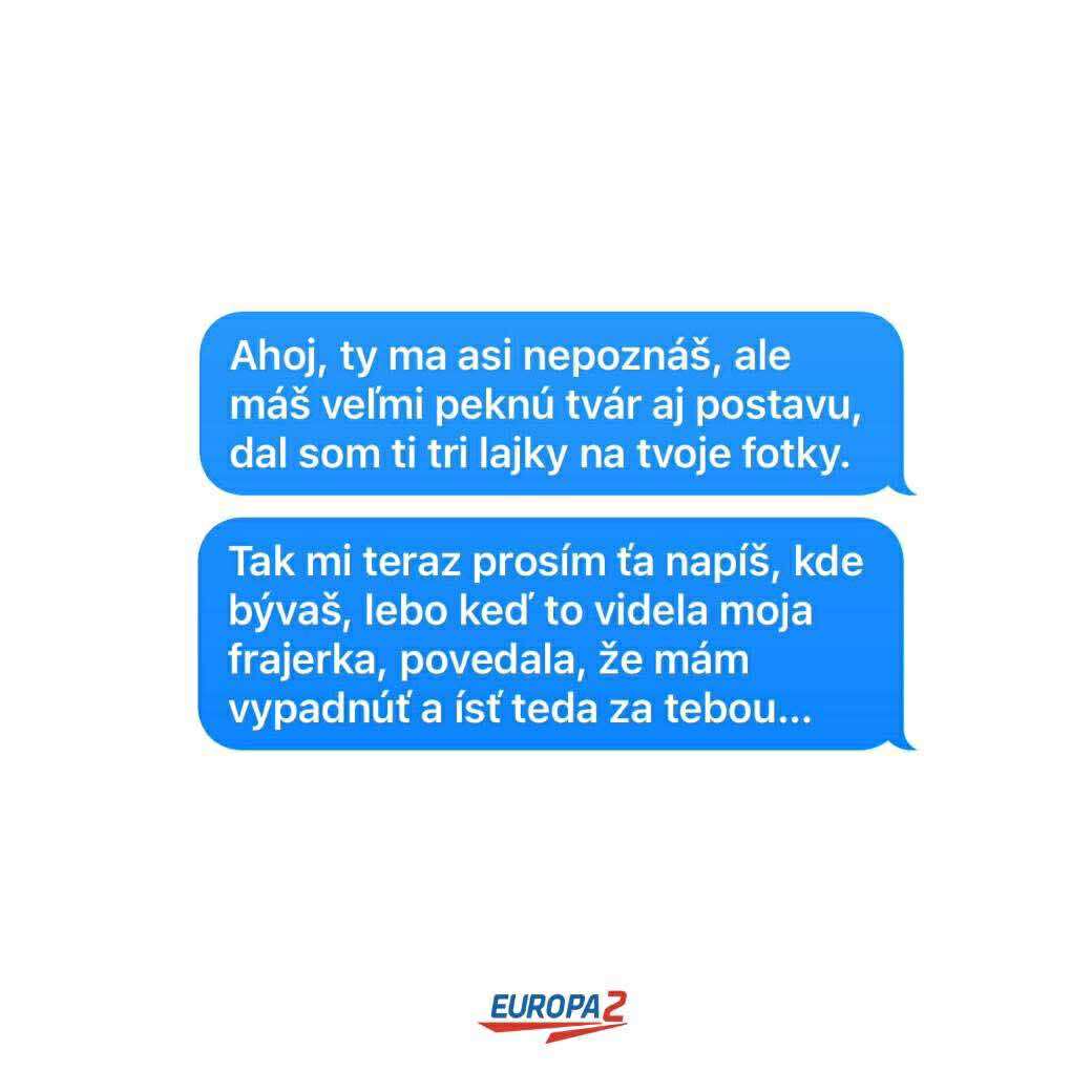 Konverzácia v správach: Neznámy obdivovateľ žiada o adresu po lajkoch na fotky, inštruovaný priateľkou odísť.