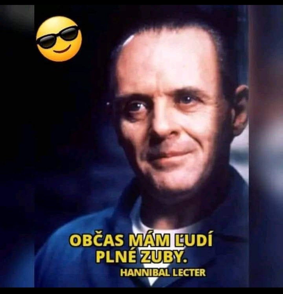 Muž so žltým nápisom Občas mám ľudí plné zuby, smajlík s okuliarmi v rohu.