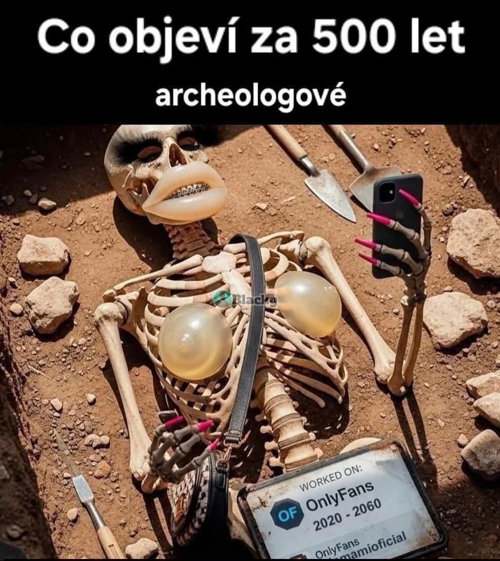Paródia na archeologický objav: kostra s doplnkami, telefónom a tabuľkou OnlyFans, predstava o budúcich vykopávkach.