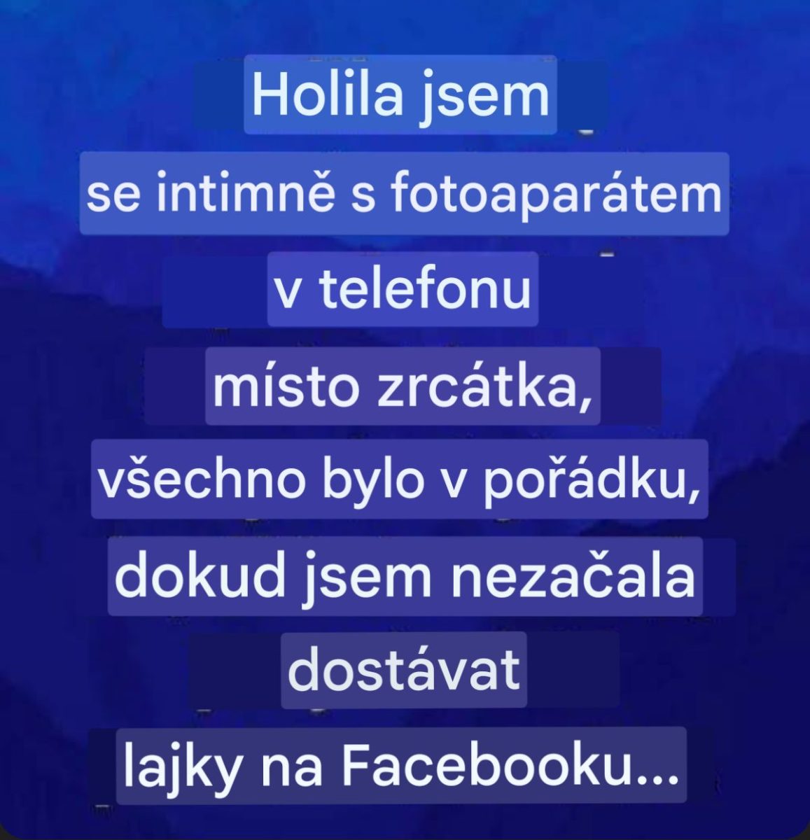 Textový vtip hovorí o použití telefónu na holenie namiesto zrkadla, čo viedlo k nečakaným lajkom na Facebooku.