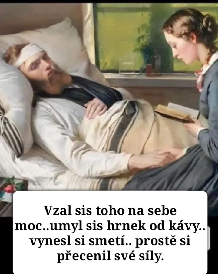 Muž odpočíva v posteli s obväzom na hlave, žena vedľa neho drží knihu. Text na obrázku odkazuje na preťaženie.