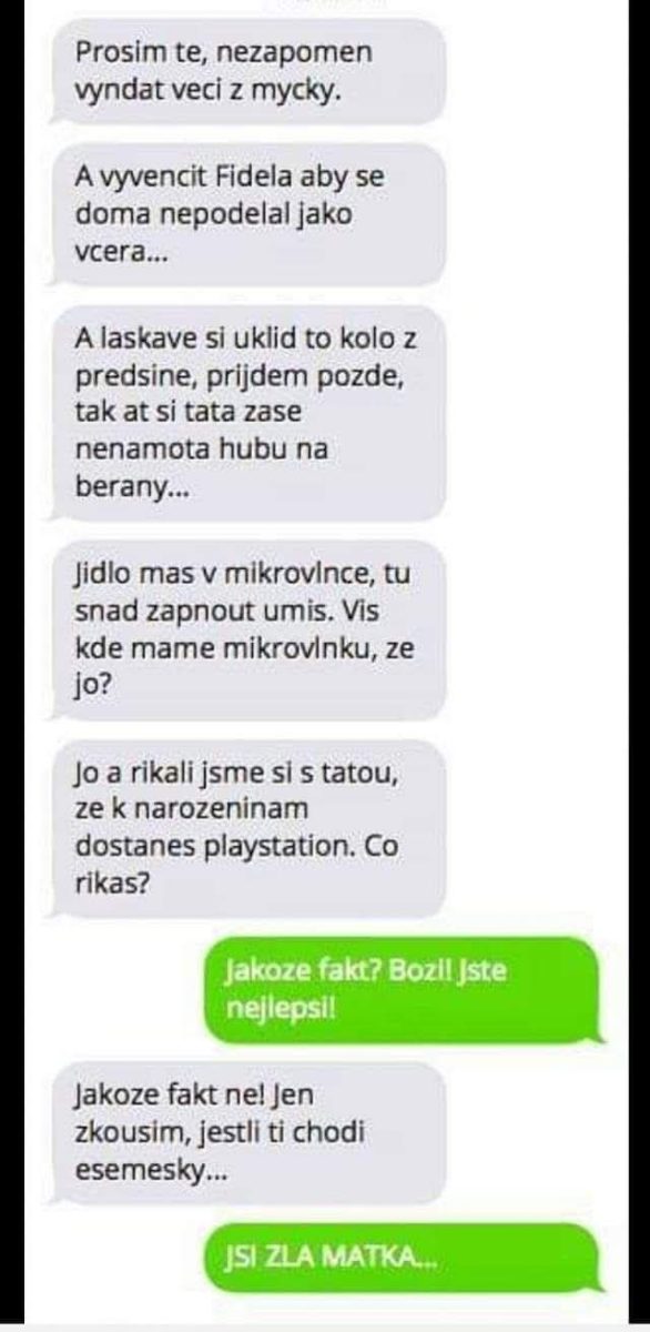 Séria vtipných SMS správ medzi rodičom a dieťaťom týkajúcich sa úloh doma a narodeninového darčeka.