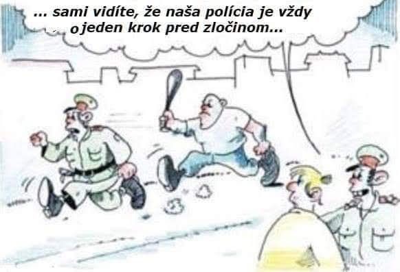 Policajt uteká pred nahnevaným mužom s kyjakom v ruke, zatiaľ čo dvaja ľudia v pozadí komentujú situáciu.