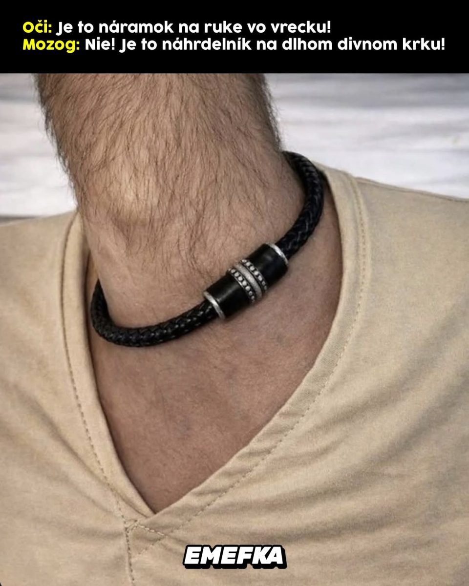 Náhrdelník na krku vyzerá ako náramok. Ilúzia a zmätok medzi očami a mozgom.