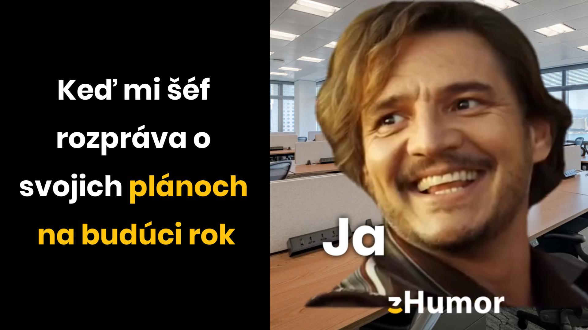 Šéf hovorí o plánoch; muž sa smeje v kancelárii. Humorná reakcia na budúcoročné plány.